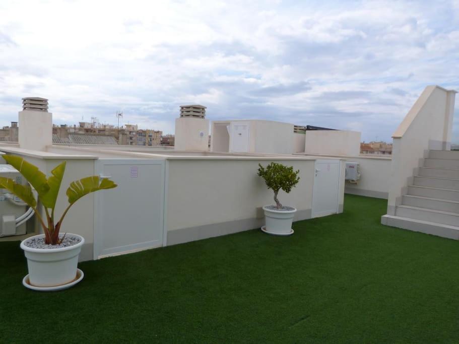 Modern Apartment In Torrevjea 200M From The Loccos Beach Torrevieja Exteriér fotografie