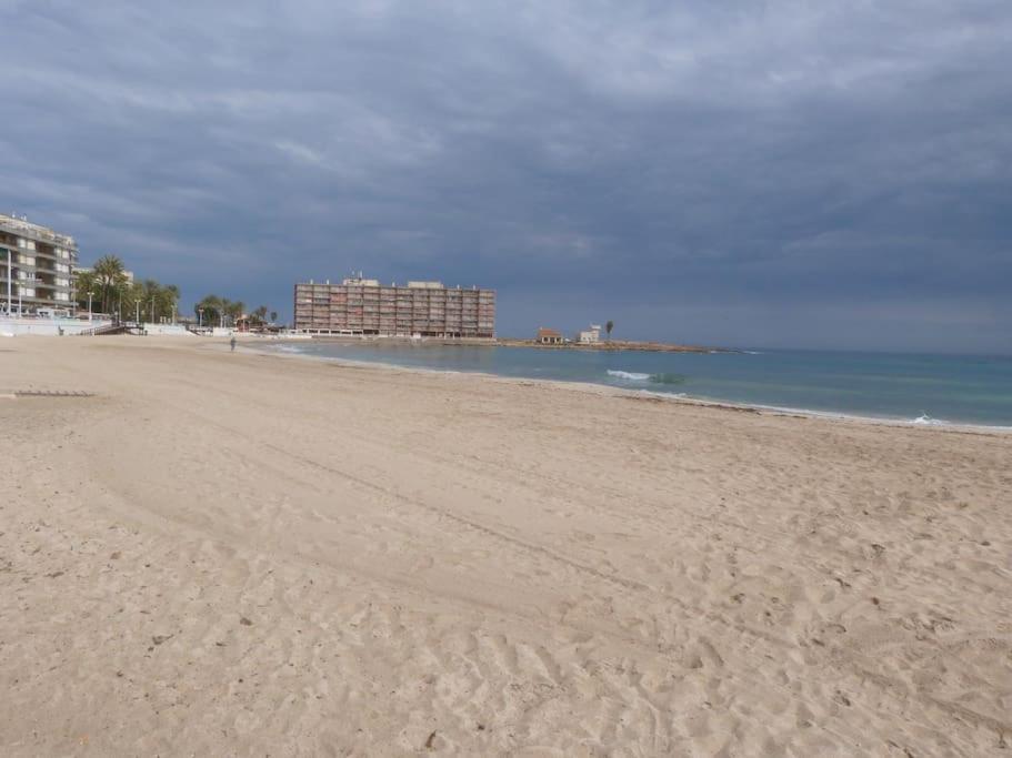 Modern Apartment In Torrevjea 200M From The Loccos Beach Torrevieja Exteriér fotografie